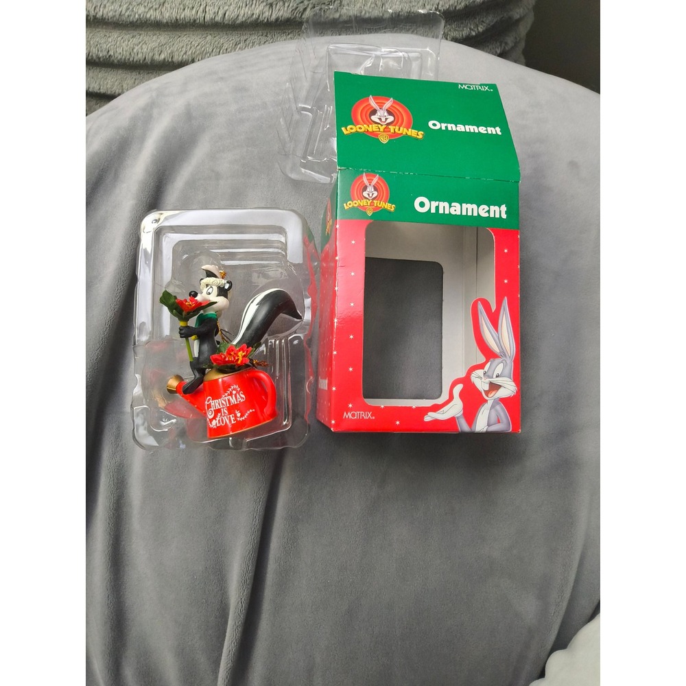 Matrix brand Looney Tunes Pepe Le Pew Ornament with Box Like New